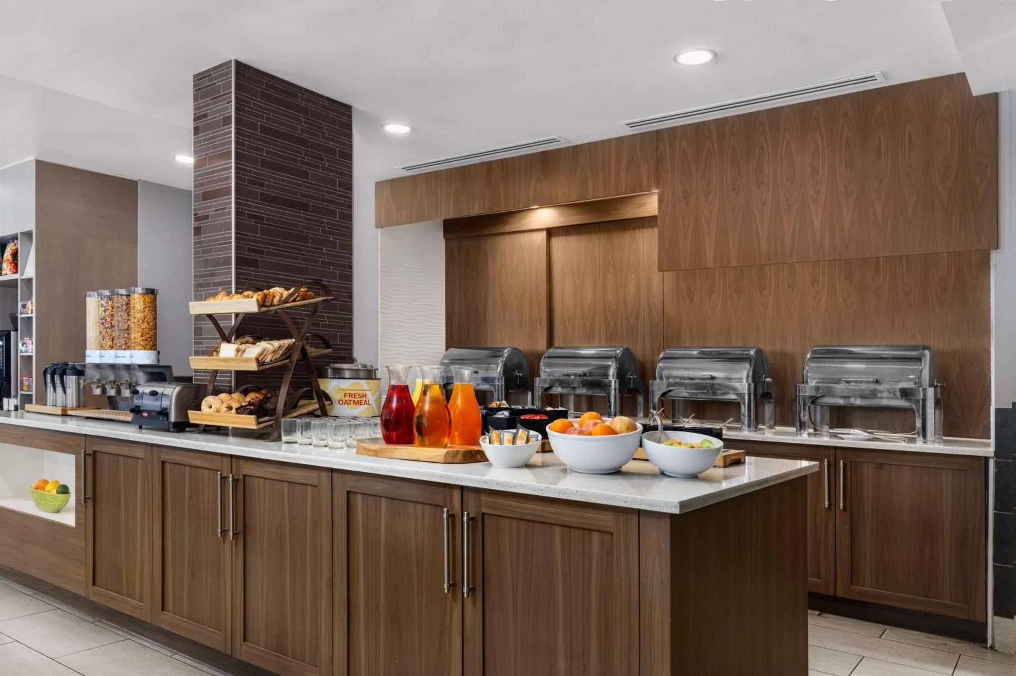 Hilton Garden Inn Calgary Airport Luaran gambar