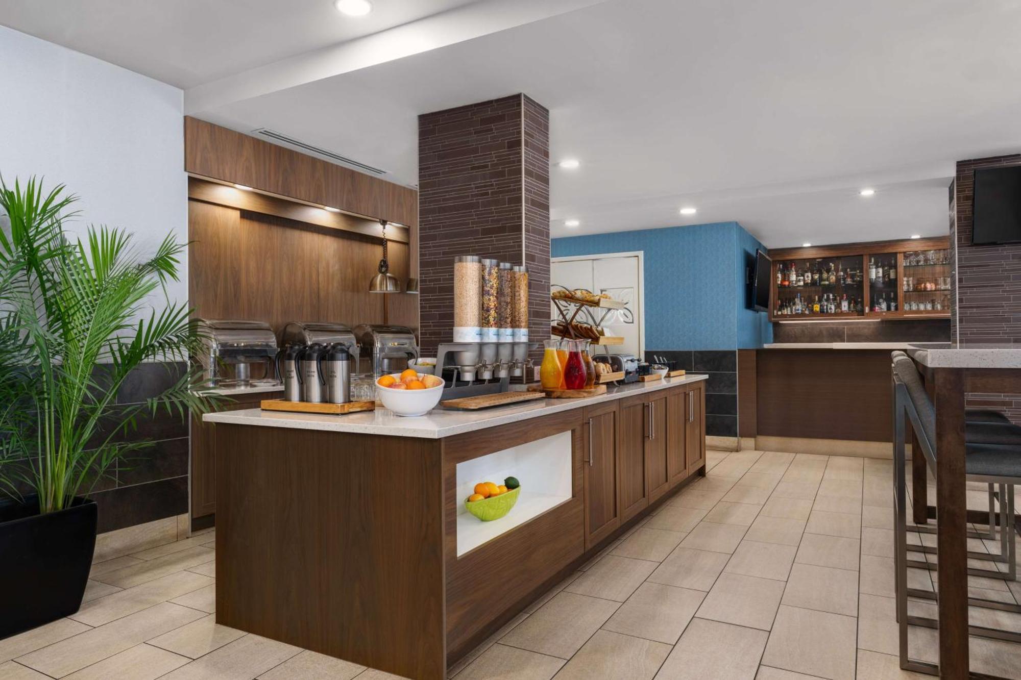 Hilton Garden Inn Calgary Airport Luaran gambar
